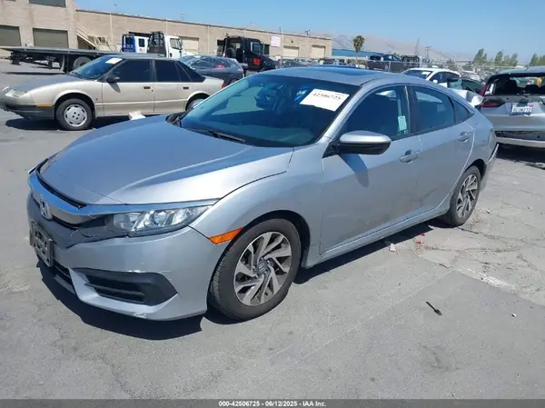 2HGFC2F7XJH513160 2018 HONDA CIVIC - Image 2