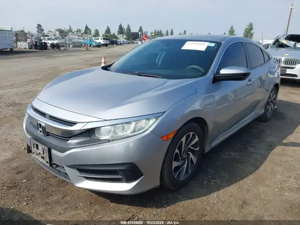 2HGFC2F7XJH515278 2018 HONDA CIVIC - Image 2