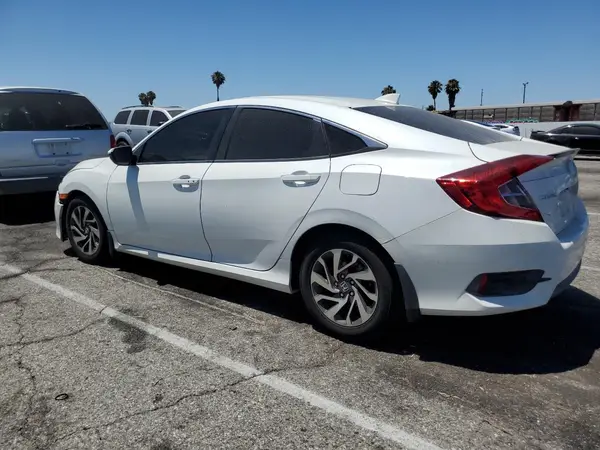 2HGFC2F7XJH520707 2018 HONDA CIVIC - Image 2