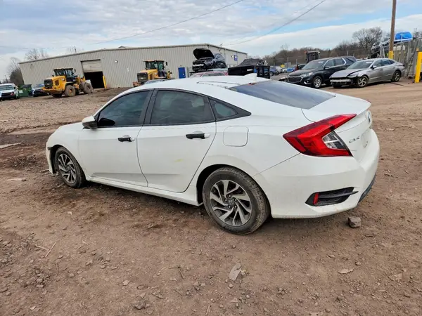2HGFC2F7XJH526877 2018 HONDA CIVIC - Image 2