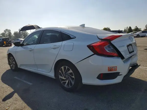 2HGFC2F7XJH528385 2018 HONDA CIVIC - Image 2