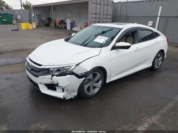 2HGFC2F7XJH530363 2018 HONDA CIVIC - Image 2