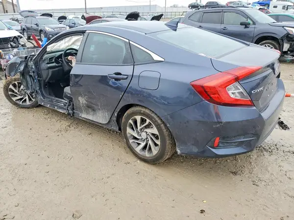 2HGFC2F7XJH534607 2018 HONDA CIVIC - Image 2