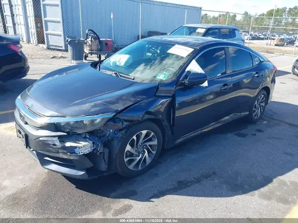 2HGFC2F7XJH535823 2018 HONDA CIVIC - Image 2