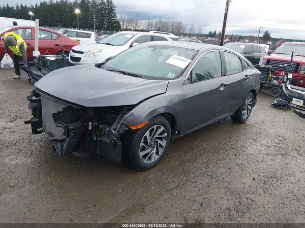 2HGFC2F7XJH537376 2018 HONDA CIVIC - Image 2