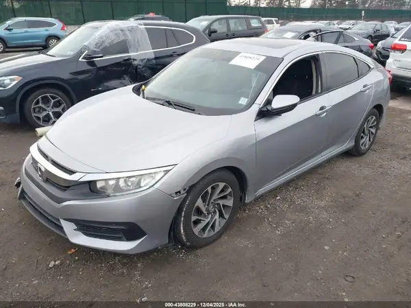 2HGFC2F7XJH540343 2018 HONDA CIVIC - Image 2