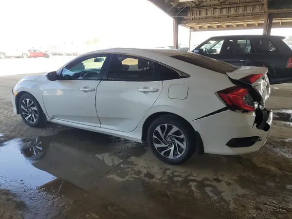 2HGFC2F7XJH546532 2018 HONDA CIVIC - Image 2