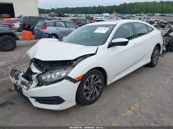 2HGFC2F7XJH547325 2018 HONDA CIVIC - Image 2