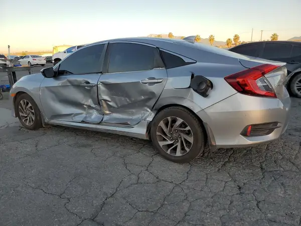 2HGFC2F7XJH549060 2018 HONDA CIVIC - Image 2