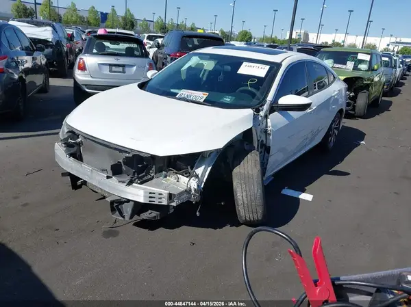 2HGFC2F7XJH551763 2018 HONDA CIVIC - Image 2