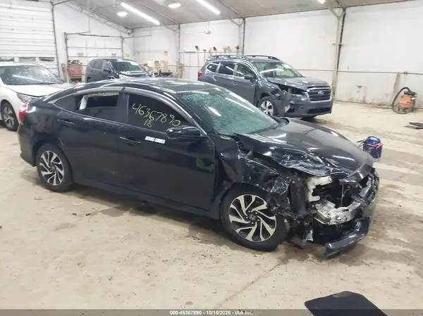 2HGFC2F7XJH560740 2018 HONDA CIVIC - Image 1