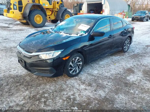 2HGFC2F7XJH561984 2018 HONDA CIVIC - Image 2