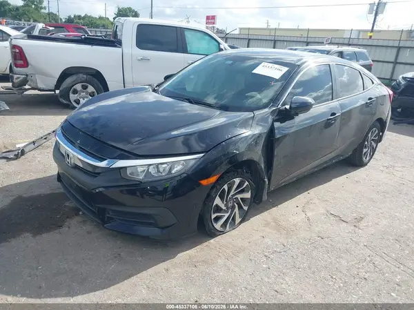 2HGFC2F7XJH562682 2018 HONDA CIVIC - Image 2