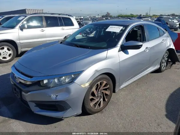 2HGFC2F7XJH562987 2018 HONDA CIVIC - Image 2