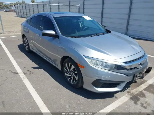 2HGFC2F7XJH563475 2018 HONDA CIVIC - Image 1