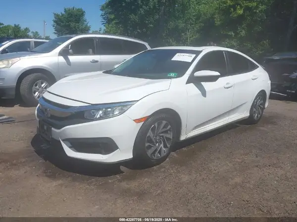 2HGFC2F7XJH567624 2018 HONDA CIVIC - Image 2