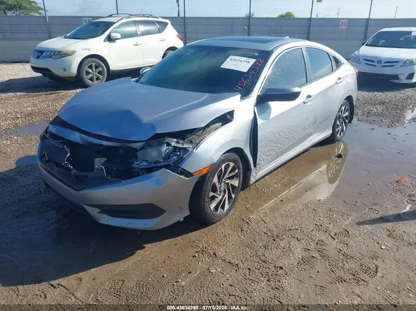 2HGFC2F7XJH572886 2018 HONDA CIVIC - Image 2
