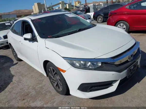 2HGFC2F7XJH575285 2018 HONDA CIVIC - Image 1
