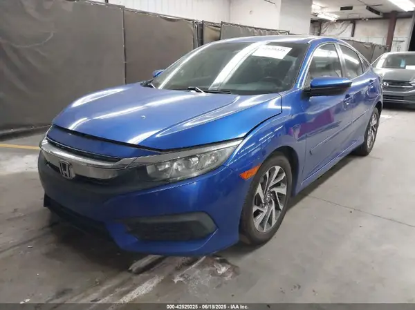 2HGFC2F7XJH580471 2018 HONDA CIVIC - Image 2