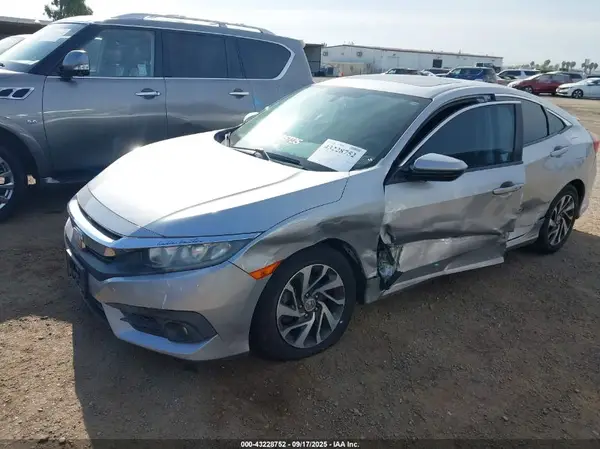 2HGFC2F7XJH585203 2018 HONDA CIVIC - Image 2