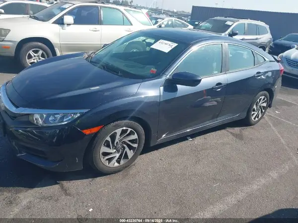 2HGFC2F7XJH585296 2018 HONDA CIVIC - Image 2