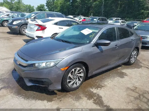 2HGFC2F7XJH589056 2018 HONDA CIVIC - Image 2