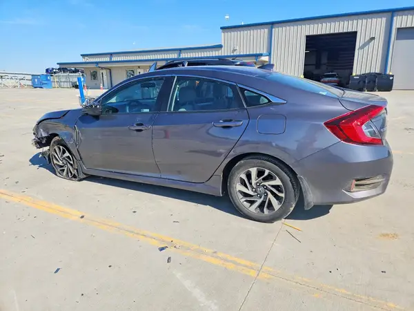 2HGFC2F7XJH595648 2018 HONDA CIVIC - Image 2
