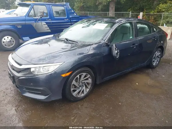 2HGFC2F7XJH603733 2018 HONDA CIVIC - Image 2
