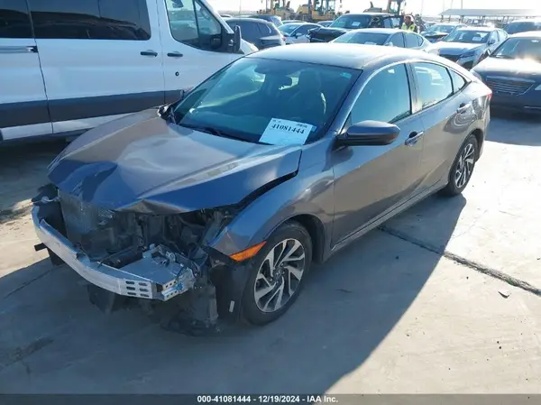 2HGFC2F81JH592744 2018 HONDA CIVIC - Image 2