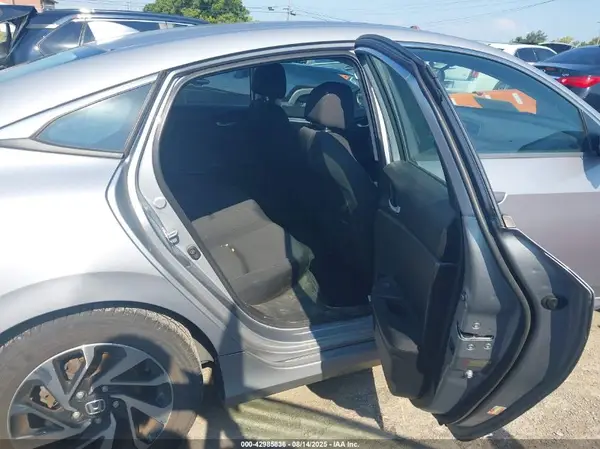 2HGFC2F83JH526146 2018 HONDA CIVIC - Image 8