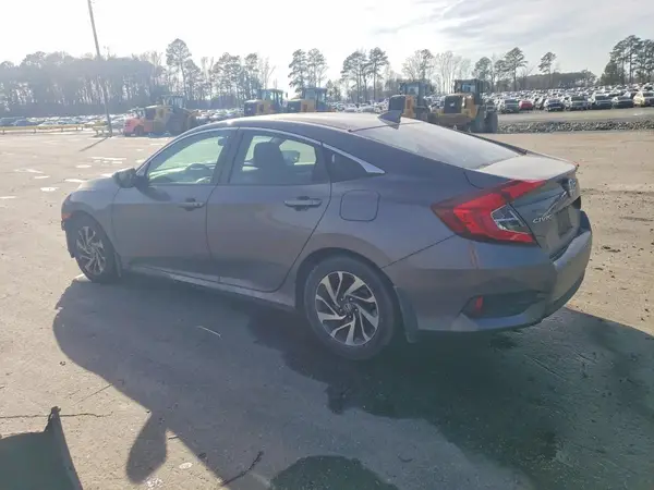 2HGFC2F84JH572701 2018 HONDA CIVIC - Image 2
