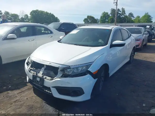 2HGFC2F87JH570618 2018 HONDA CIVIC - Image 2