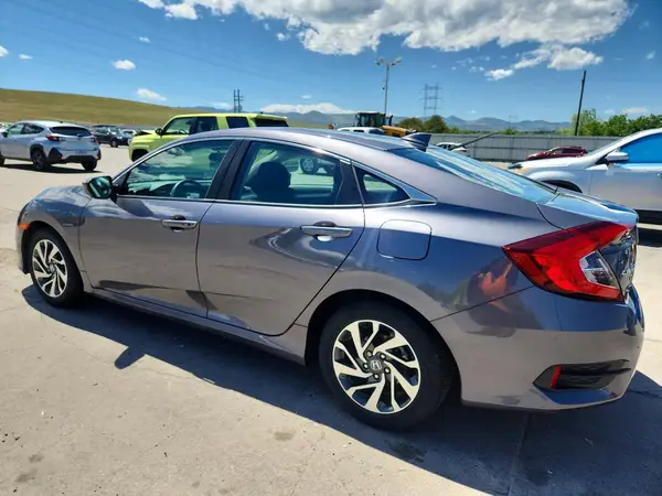 2HGFC2F88JH598363 2018 HONDA CIVIC - Image 2