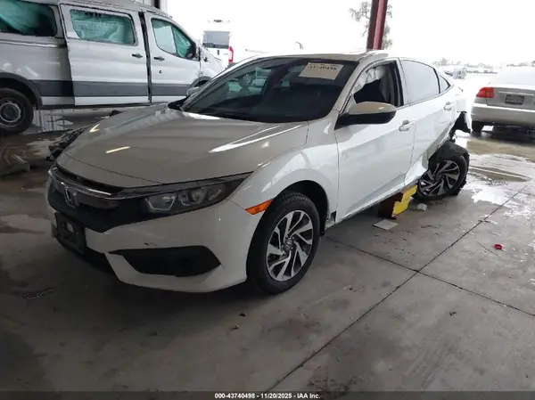 2HGFC2F89JH546353 2018 HONDA CIVIC - Image 2