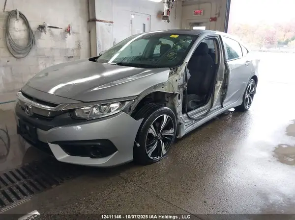 2HGFC2F8XJH004811 2018 HONDA CIVIC - Image 2