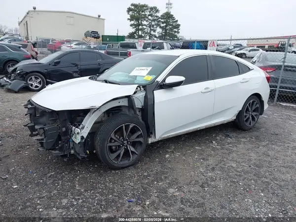 2HGFC2F8XKH559758 2019 HONDA CIVIC - Image 2