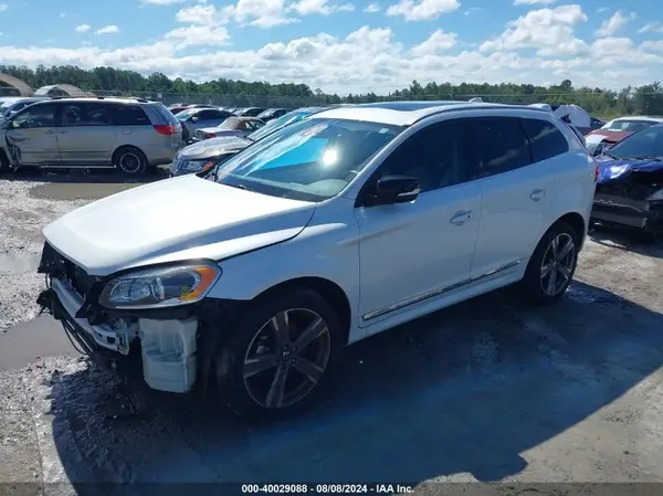 2HJYK16578H000537 2017 VOLVO XC60 - Image 2