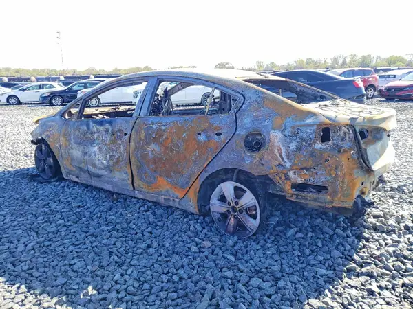 2KPFL4A7XJE191861 2018 KIA FORTE - Image 2