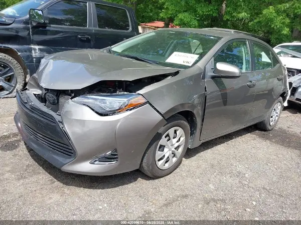 2T1BPRHE0HC805846 2017 TOYOTA COROLLA - Image 2