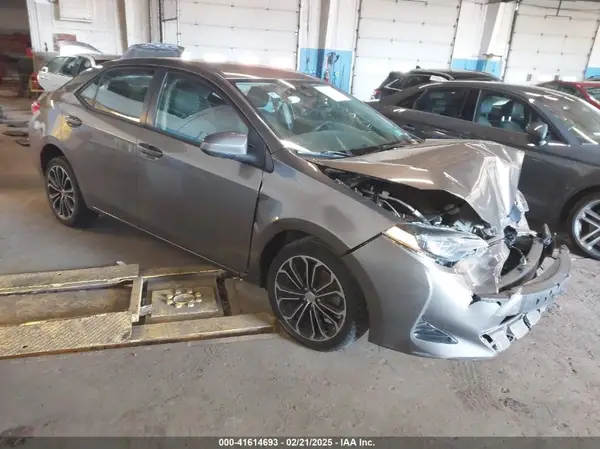 2T1BPRHE3JC095797 2018 TOYOTA COROLLA - Image 1