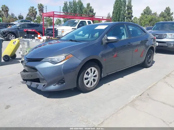 2T1BPRHE4HC797752 2017 TOYOTA COROLLA - Image 2