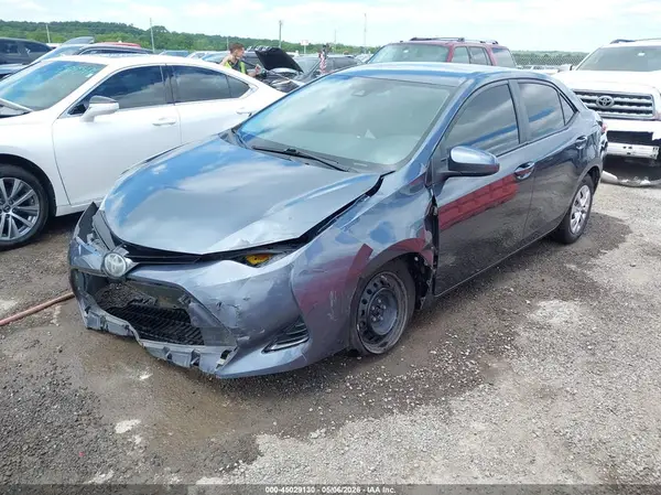2T1BPRHE6JC039062 2018 TOYOTA COROLLA - Image 2