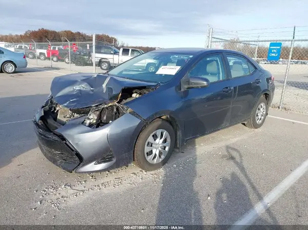 2T1BPRHE6JC042477 2018 TOYOTA COROLLA - Image 2