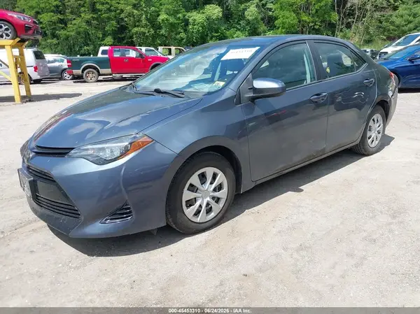2T1BPRHE7JC094362 2018 TOYOTA COROLLA - Image 2