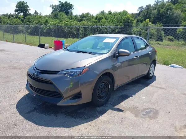 2T1BPRHE9JC053179 2018 TOYOTA COROLLA - Image 2