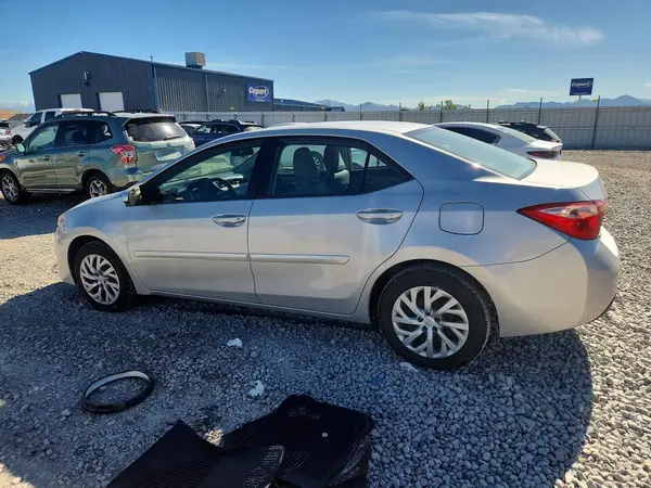 2T1BURHE0HC803894 2017 TOYOTA COROLLA - Image 2