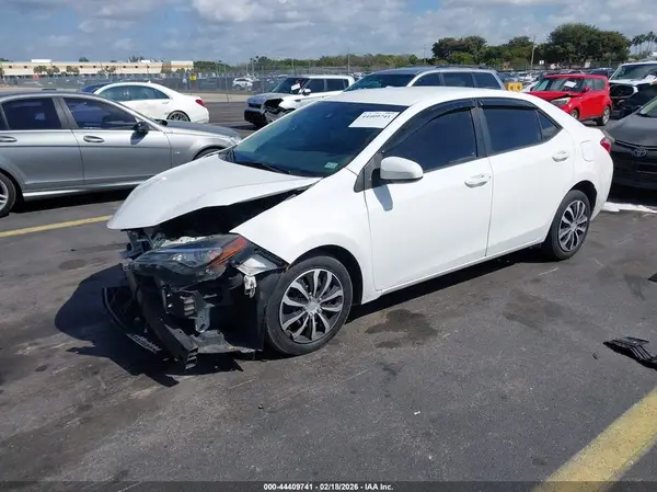 2T1BURHE0HC812532 2017 TOYOTA COROLLA - Image 2