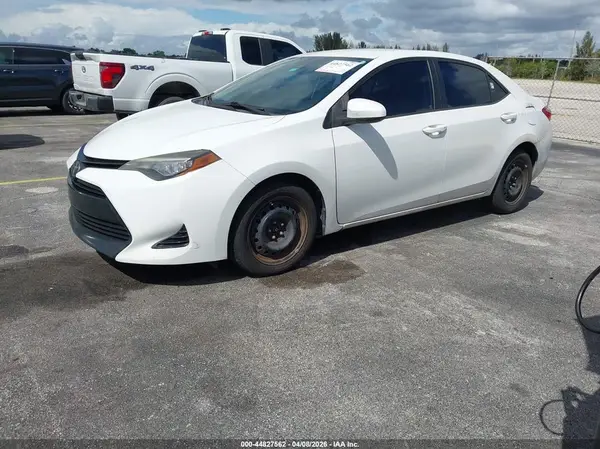 2T1BURHE0HC815320 2017 TOYOTA COROLLA - Image 2