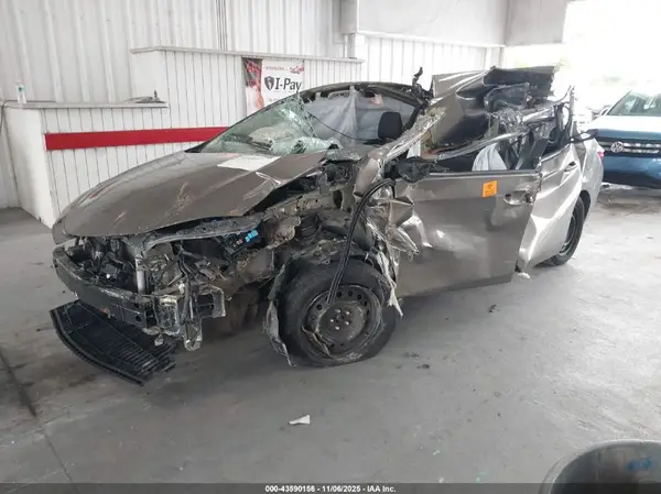 2T1BURHE0HC832831 2017 TOYOTA COROLLA - Image 2