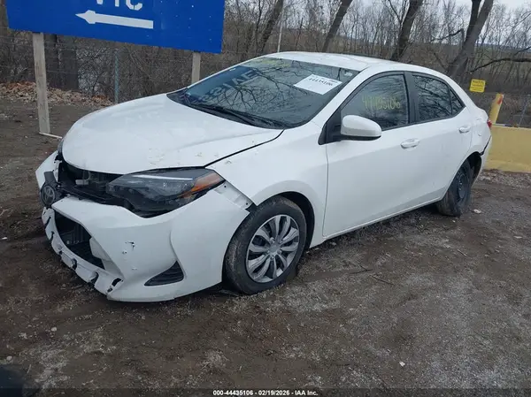 2T1BURHE0HC880670 2017 TOYOTA COROLLA - Image 2